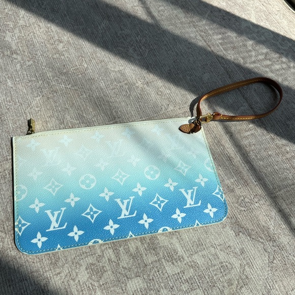 Louis Vuitton Handbags - Louis Vuitton Clutch